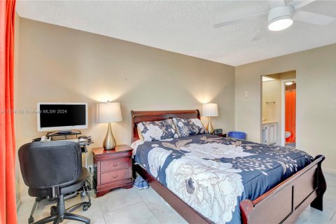 Condo in Lauderhill, Florida, 2 bedrooms  № 1145284 - photo 2