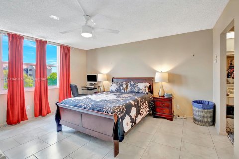 Condo in Lauderhill, Florida, 2 bedrooms  № 1145284 - photo 1