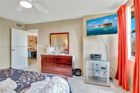 Condo in Lauderhill, Florida, 2 bedrooms  № 1145284 - photo 6