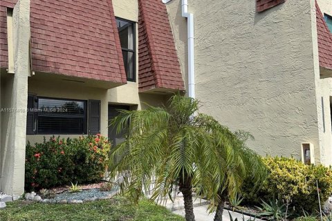 Touwnhouse à vendre à Pembroke Pines, Floride: 2 chambres, 96.62 m2 № 1145331 - photo 1