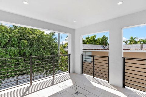 Casa en venta en Miami Beach, Florida, 9 dormitorios № 1353782 - foto 29