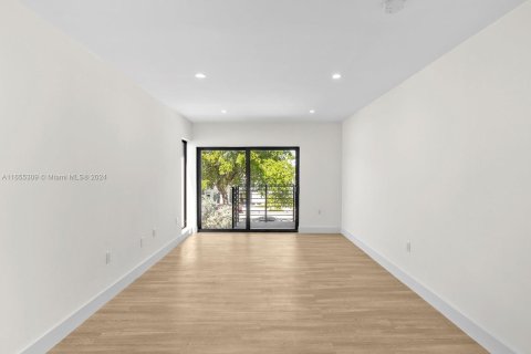 House in Miami Beach, Florida 9 bedrooms № 1353782 - photo 26