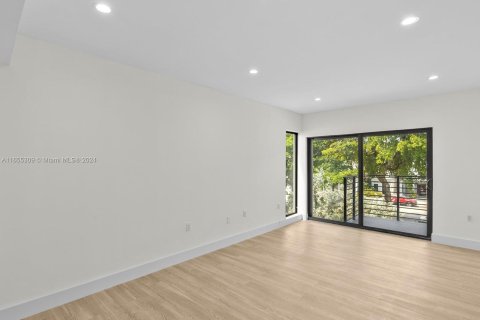 Casa en venta en Miami Beach, Florida, 9 dormitorios № 1353782 - foto 23