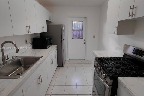 Townhouse in Miami Gardens, Florida 3 bedrooms, 104.05 sq.m. № 1353831 - photo 3