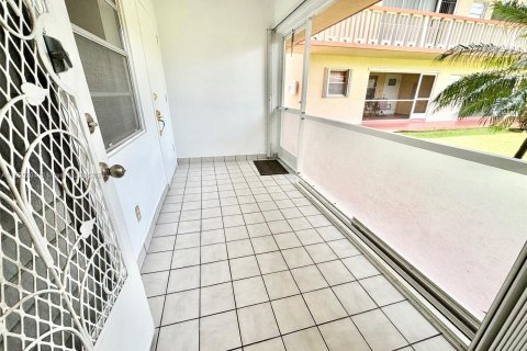 Condo in Hollywood, Florida, 2 bedrooms  № 1353826 - photo 30