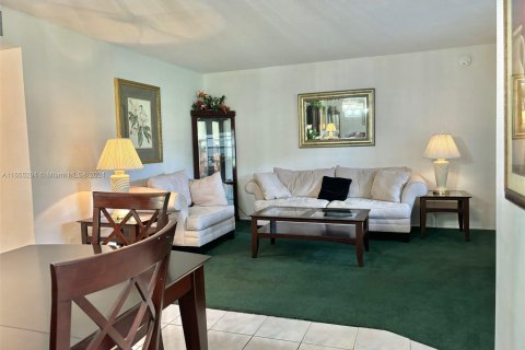 Condo in Hollywood, Florida, 2 bedrooms  № 1353826 - photo 7