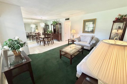 Condo in Hollywood, Florida, 2 bedrooms  № 1353826 - photo 9