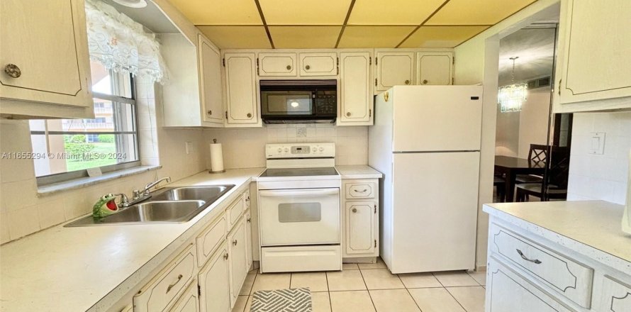 Condo in Hollywood, Florida, 2 bedrooms  № 1353826