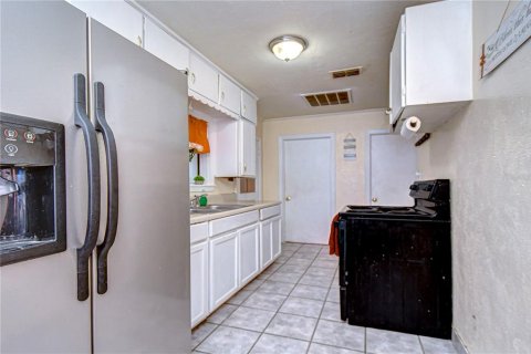 Casa en venta en Zephyrhills, Florida, 3 dormitorios, 66.52 m2 № 1382861 - foto 9