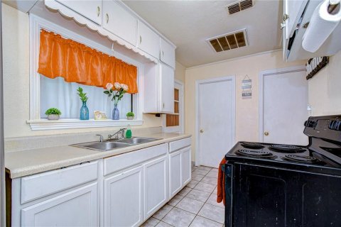 Casa en venta en Zephyrhills, Florida, 3 dormitorios, 66.52 m2 № 1382861 - foto 10