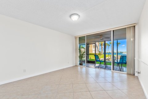 Condo in Stuart, Florida, 2 bedrooms  № 733086 - photo 13