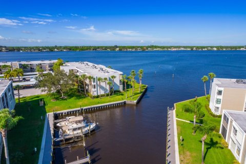 Condominio en venta en Stuart, Florida, 2 dormitorios, 93 m2 № 733086 - foto 8