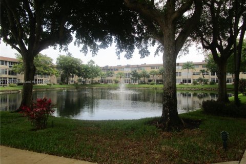 Condo in Lauderdale Lakes, Florida, 2 bedrooms  № 1184539 - photo 2