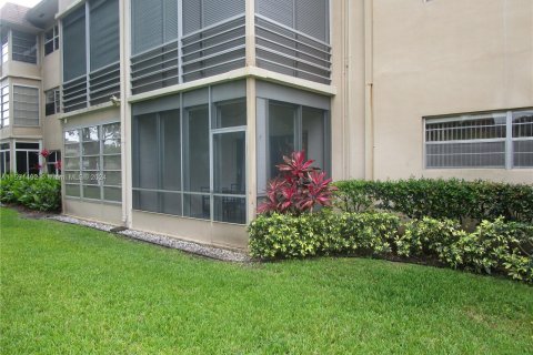 Condo in Lauderdale Lakes, Florida, 2 bedrooms  № 1184539 - photo 3