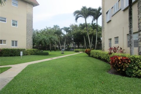 Condo in Lauderdale Lakes, Florida, 2 bedrooms  № 1184539 - photo 4