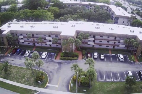 Condo in Tamarac, Florida, 2 bedrooms  № 1239442 - photo 25