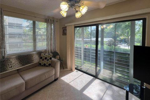 Condo in Tamarac, Florida, 2 bedrooms  № 1239442 - photo 14