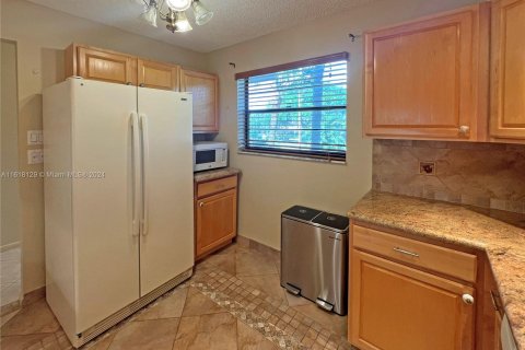 Condo in Tamarac, Florida, 2 bedrooms  № 1239442 - photo 6