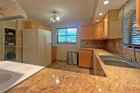 Condo in Tamarac, Florida, 2 bedrooms  № 1239442 - photo 5