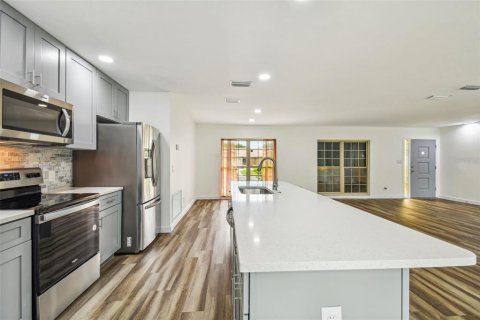 Casa en venta en Tampa, Florida, 4 dormitorios, 198.53 m2 № 1087752 - foto 11