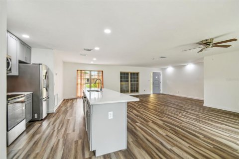 Casa en venta en Tampa, Florida, 4 dormitorios, 198.53 m2 № 1087752 - foto 5
