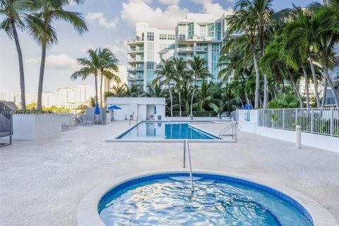 Condo in Aventura, Florida, 1 bedroom  № 858169 - photo 17