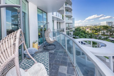 Condo in Aventura, Florida, 1 bedroom  № 858169 - photo 15