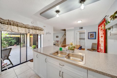 Adosado en venta en Davie, Florida, 3 dormitorios, 153.66 m2 № 1118195 - foto 1