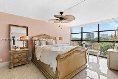 Copropriété à vendre à Hallandale Beach, Floride: 2 chambres, 132.85 m2 № 944851 - photo 13