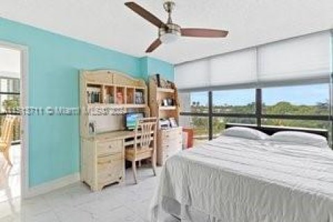 Купить кондоминиум в Халландейл-Бич, Флорида 2 спальни, 132.85м2, № 944851 - фото 18