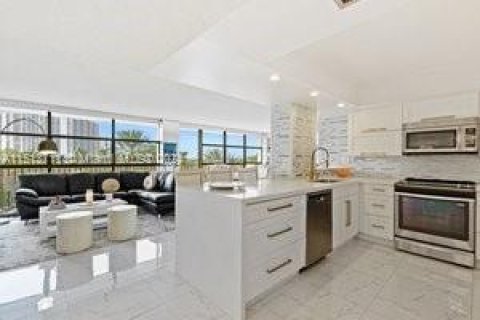 Condominio en venta en Hallandale Beach, Florida, 2 dormitorios, 132.85 m2 № 944851 - foto 12