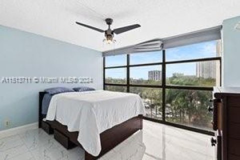 Condominio en venta en Hallandale Beach, Florida, 2 dormitorios, 132.85 m2 № 944851 - foto 22
