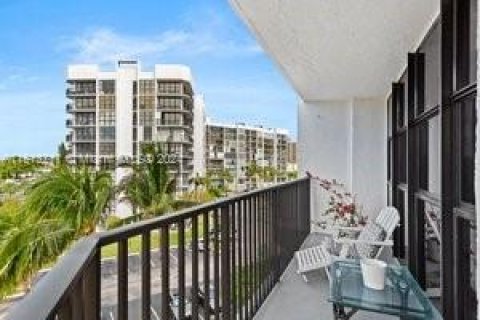 Condominio en venta en Hallandale Beach, Florida, 2 dormitorios, 132.85 m2 № 944851 - foto 9