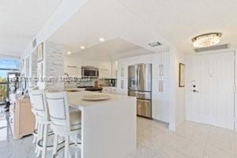 Condominio en venta en Hallandale Beach, Florida, 2 dormitorios, 132.85 m2 № 944851 - foto 10