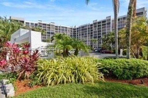 Condominio en venta en Hallandale Beach, Florida, 2 dormitorios, 132.85 m2 № 944851 - foto 1