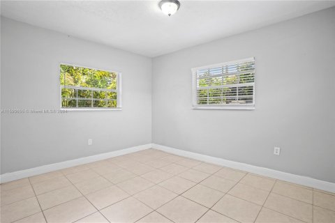 House in Miami, Florida 3 bedrooms, 104.05 sq.m. № 1186179 - photo 2