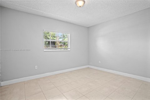 House in Miami, Florida 3 bedrooms, 104.05 sq.m. № 1186179 - photo 4