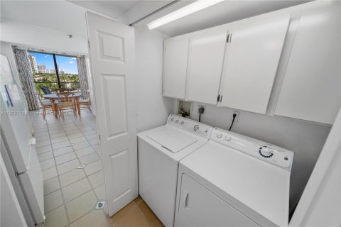 Copropriété à vendre à Aventura, Floride: 2 chambres, 176.61 m2 № 1222012 - photo 25