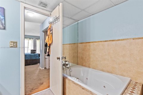 Adosado en venta en Lauderhill, Florida, 2 dormitorios, 130.99 m2 № 942473 - foto 17