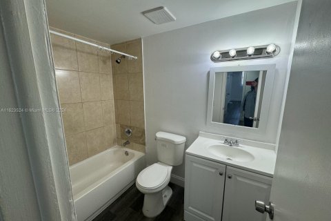 Copropriété à vendre à Lauderdale Lakes, Floride: 2 chambres, 102.19 m2 № 1270253 - photo 3