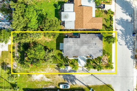 Commercial property in Lake Worth, Florida 115.76 sq.m. № 835058 - photo 30