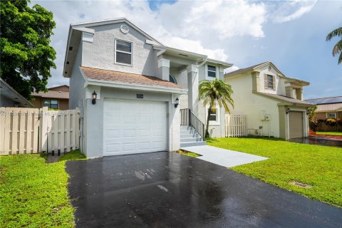 House in Sunrise, Florida 3 bedrooms, 153.85 sq.m. № 1360818 - photo 3