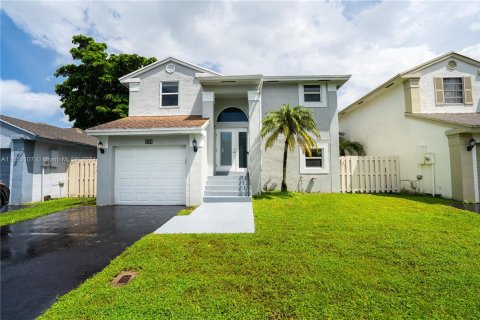 Casa en venta en Sunrise, Florida, 3 dormitorios, 153.85 m2 № 1360818 - foto 1