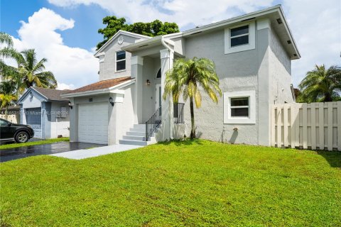 Villa ou maison à vendre à Sunrise, Floride: 3 chambres, 153.85 m2 № 1360818 - photo 2