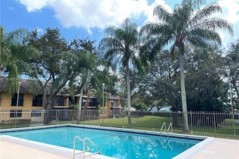 Copropriété à vendre à Hollywood, Floride: 2 chambres, 79.71 m2 № 1360822 - photo 14