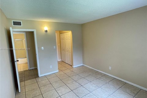 Copropriété à vendre à Hollywood, Floride: 2 chambres, 79.71 m2 № 1360822 - photo 9