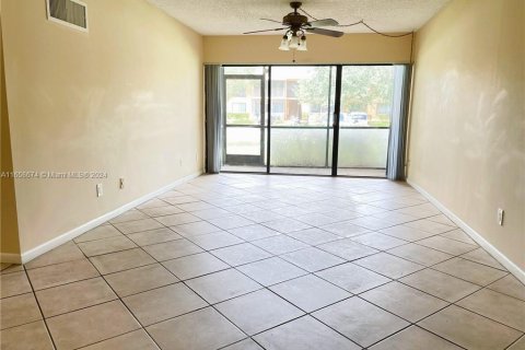 Copropriété à vendre à Hollywood, Floride: 2 chambres, 79.71 m2 № 1360822 - photo 5