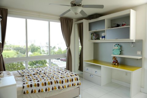 Townhouse in LANDMARK in Doral, Florida 4 bedrooms, 229.28 sq.m. № 1380644 - photo 14