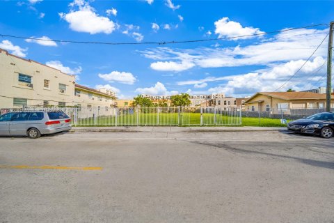 Propiedad comercial en venta en Miami, Florida № 1347669 - foto 15