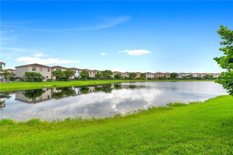 Villa ou maison à vendre à Miami, Floride: 4 chambres, 206.52 m2 № 1370759 - photo 11